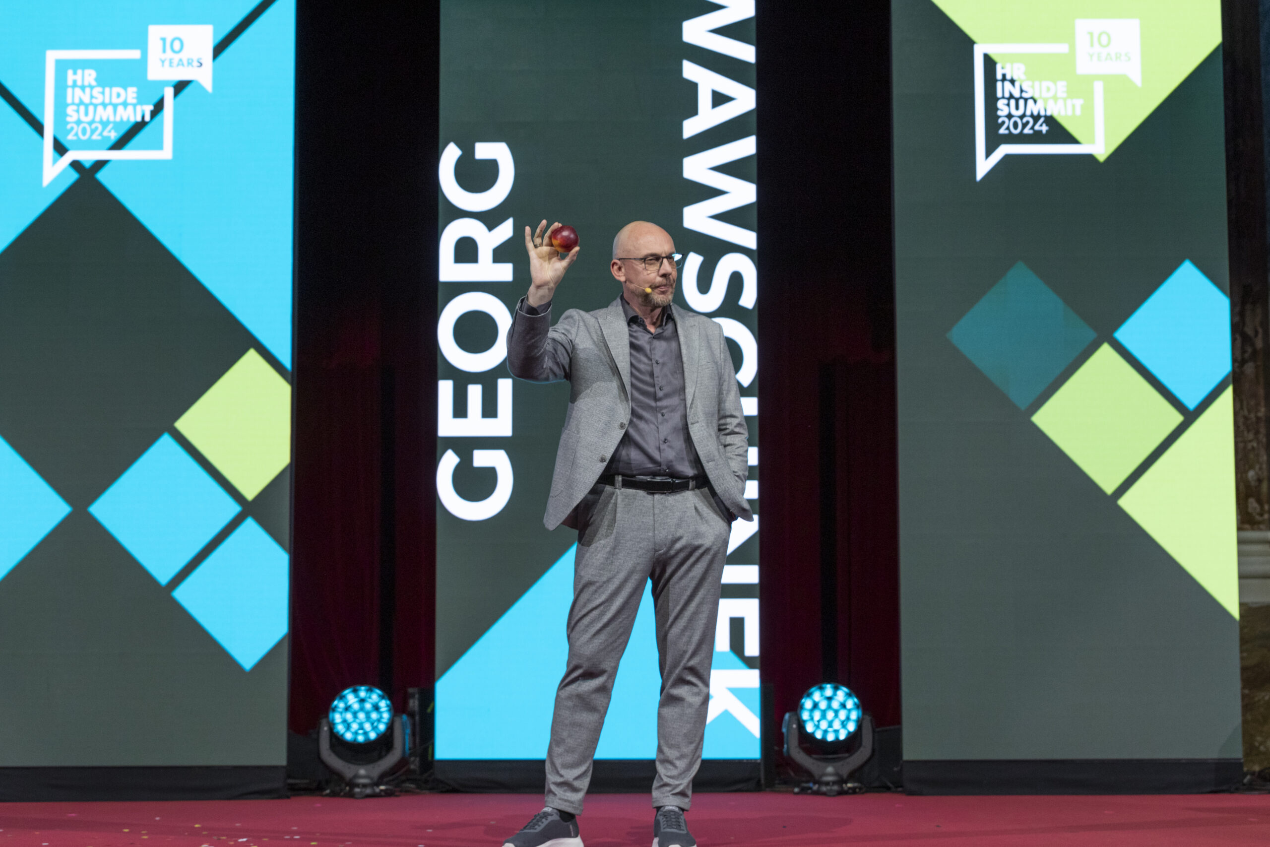 HRInsideSummit24_Mainstage_c_StudioHeidegger-227